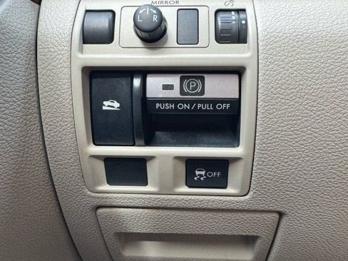 Used 2014 Subaru Outback 2.5i Limited w/ Moonroof Package AWD/4WD image 18