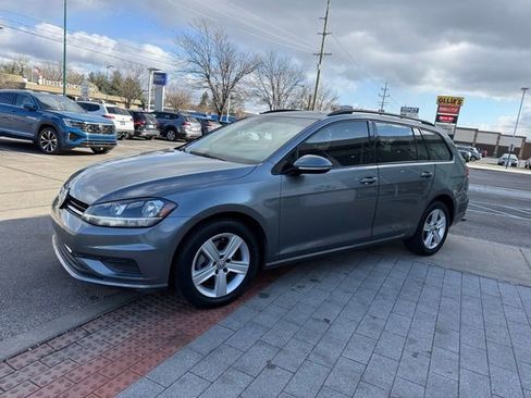 Used 2018 Volkswagen Golf S image 3