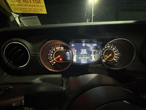 Used 2021 Jeep Wrangler Unlimited Sahara image 18