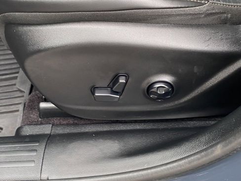 Used 2018 Jeep Cherokee Limited image 32