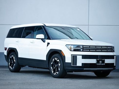 Used 2024 Hyundai Santa Fe SE image 1