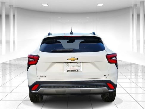 Certified 2025 Chevrolet Trax LT w/ Driver Confidence Package image 4