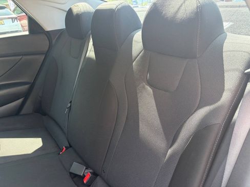 Used 2021 Hyundai Elantra SE FWD image 27
