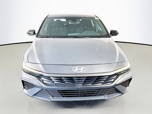 Used 2025 Hyundai Elantra Sport FWD image 2