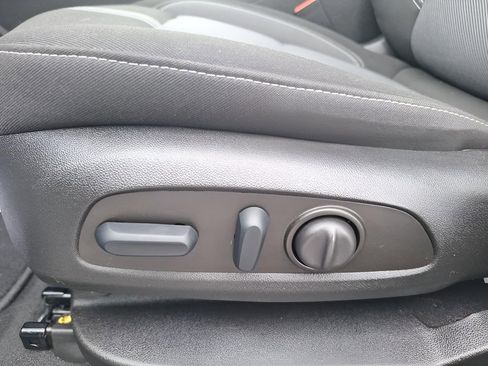 Used 2023 Chevrolet Blazer LT image 18