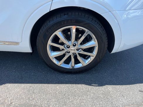 Used 2017 Kia Sorento SX image 48