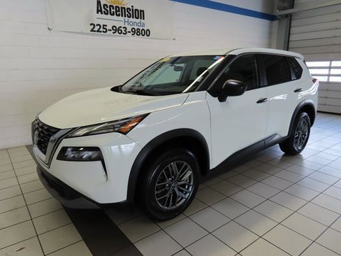 Used 2023 Nissan Rogue S image 2