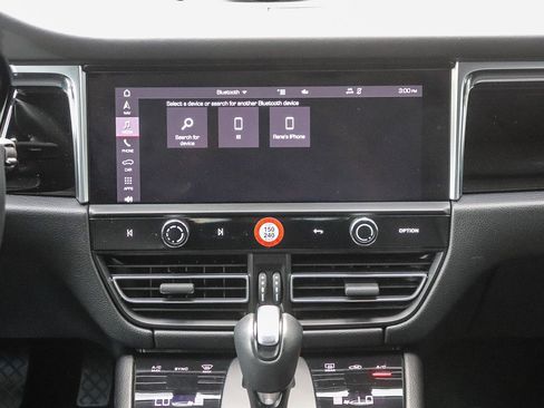 Used 2022 Porsche Macan image 17