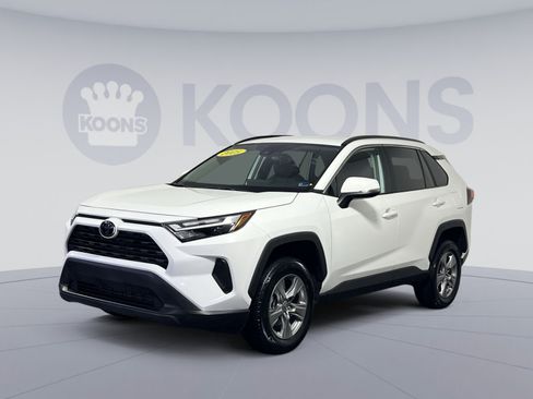 Used 2025 Toyota RAV4 XLE FWD image 1