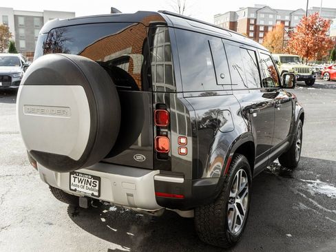 Used 2023 Land Rover Defender 110 S image 30
