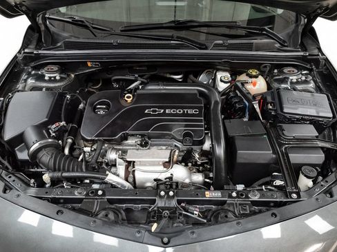 Used 2017 Chevrolet Malibu LT FWD image 3