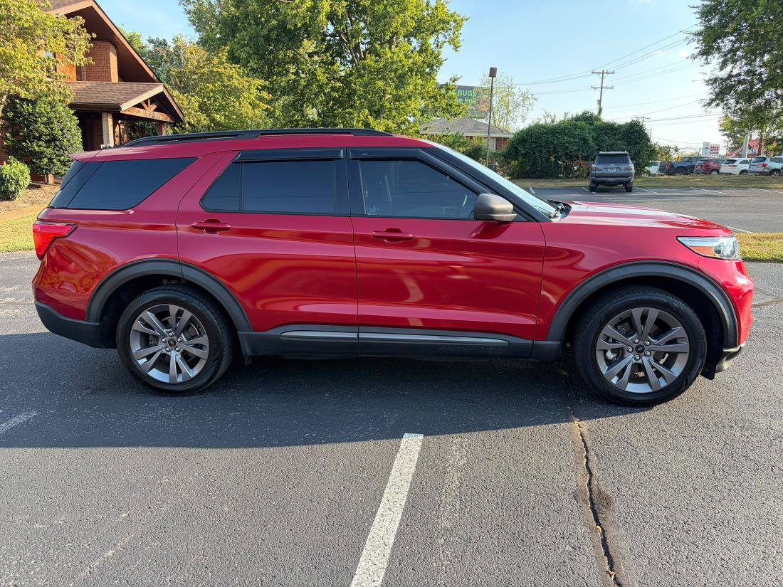 Used 2021 Ford Explorer XLT w/ Equipment Group 202A RWD image 4