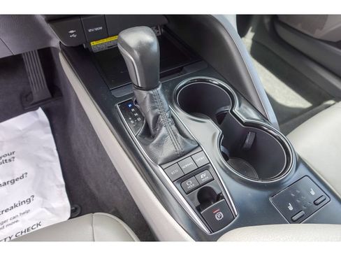 Used 2018 Toyota Camry SE w/ Audio Package FWD image 17