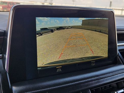 Used 2022 Chevrolet Suburban LT RWD image 14
