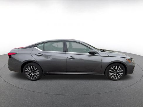 Used 2026 Nissan Altima 2.5 SV FWD image 15