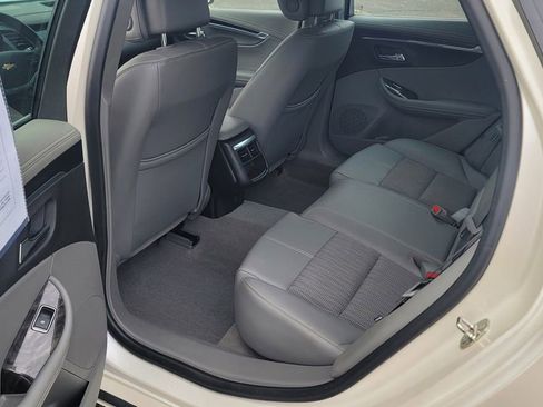 Used 2014 Chevrolet Impala LT w/ Convenience Package image 25