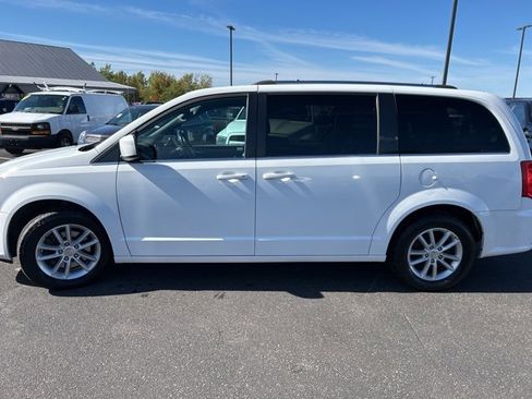 Used 2019 Dodge Grand Caravan SXT image 4
