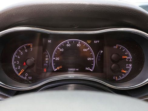 Used 2017 Jeep Grand Cherokee Limited w/ Luxury Group II image 14