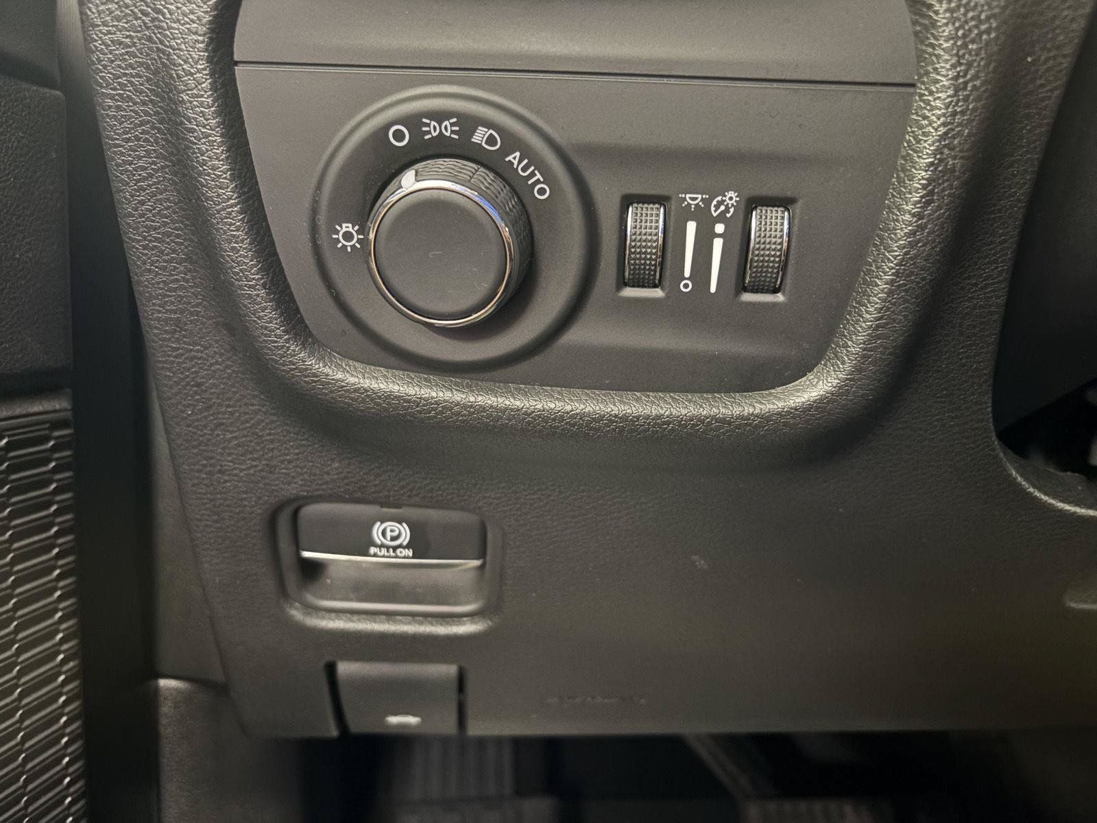 Used 2023 Jeep Grand Cherokee L Laredo AWD/4WD image 28