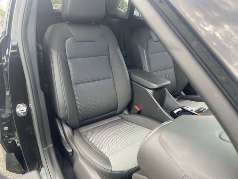 Used 2024 Chevrolet Trax LT FWD image 26