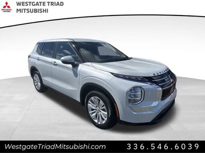 New 2025 Mitsubishi Outlander ES
