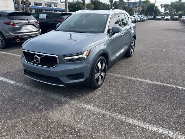 Used 2020 Volvo XC40 T5 Momentum w/ Protection Package Premier AWD/4WD image 3