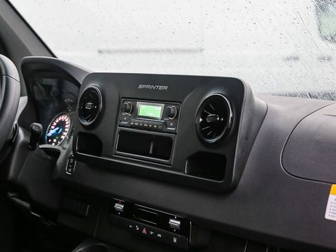 New 2024 Mercedes-Benz eSprinter 170 Cargo image 12