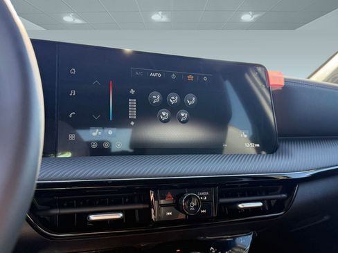 New 2026 Nissan Kicks SR w/ SR Premium Package FWD image 27
