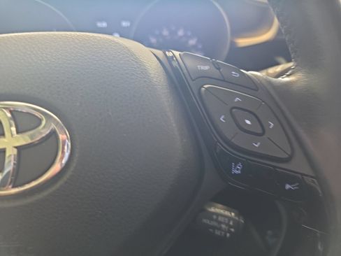 Used 2021 Toyota C-HR Limited FWD image 17