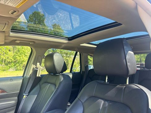 Used 2013 Lincoln MKX FWD image 9
