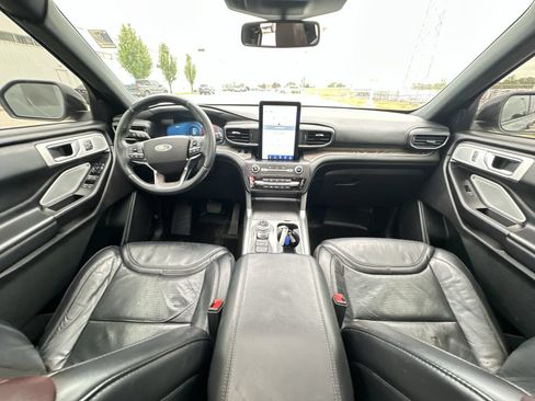Used 2020 Ford Explorer Platinum w/ Premium Technology Package AWD/4WD image 21