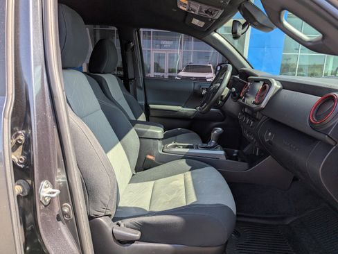 Used 2021 Toyota Tacoma TRD Off-Road AWD/4WD image 39