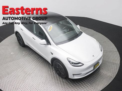 Used 2021 Tesla Model Y Long Range AWD/4WD image 3
