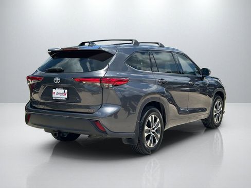 Used 2020 Toyota Highlander XLE FWD image 5