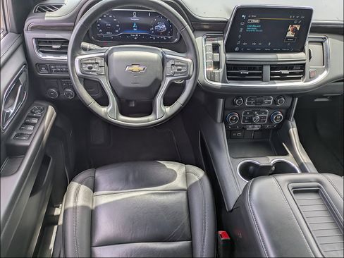 Used 2024 Chevrolet Suburban LT RWD image 22