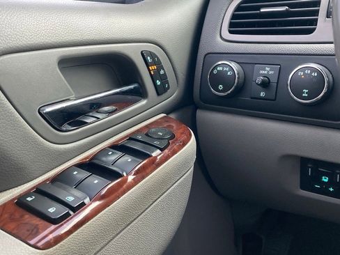 Used 2014 Chevrolet Silverado 2500 LTZ w/ LTZ Plus Package image 26