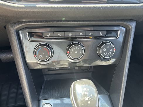 Certified 2022 Volkswagen Tiguan S image 14