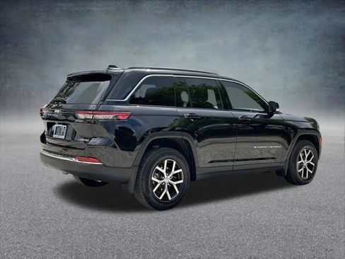 Certified 2025 Jeep Grand Cherokee Limited w/ MOPAR Finishing Package RWD image 6