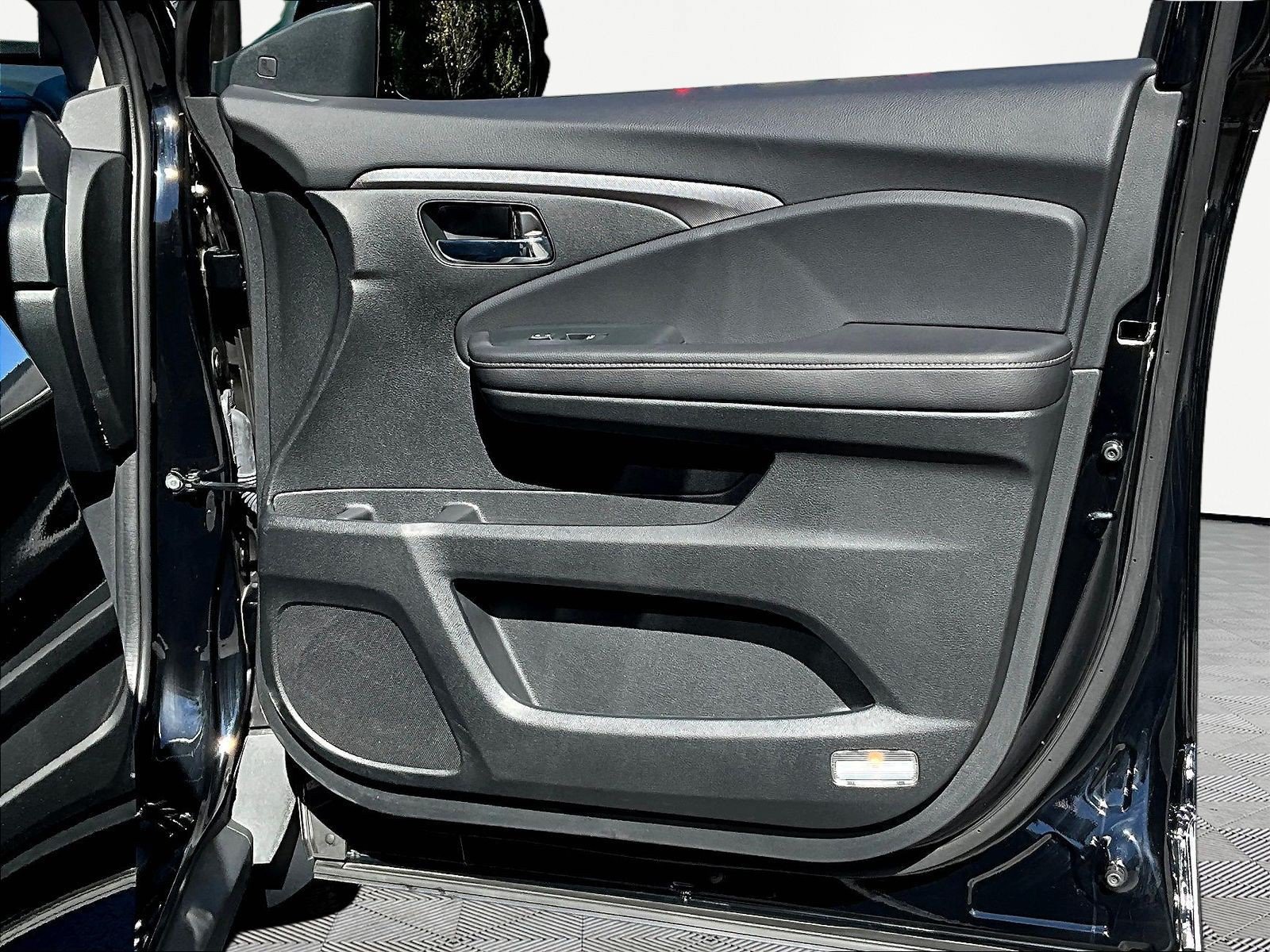 Used 2023 Honda Ridgeline RTL-E image 29