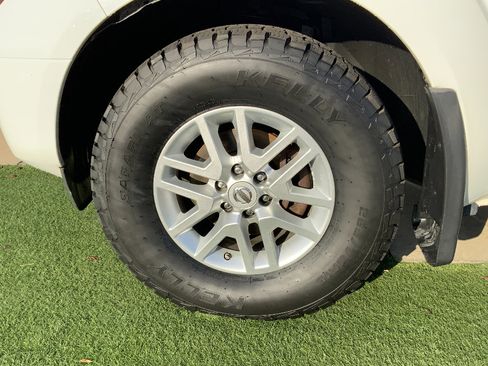 Used 2019 Nissan Frontier SV image 26