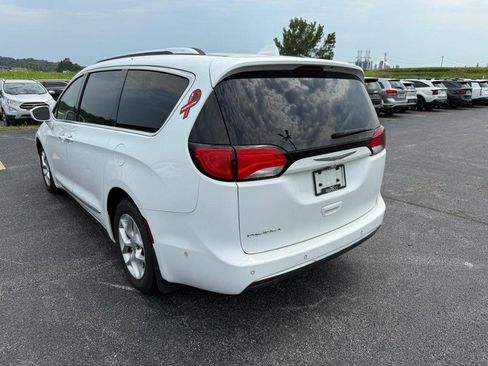 Used 2017 Chrysler Pacifica Touring-L Plus w/ Advanced Safetytec Group FWD image 3