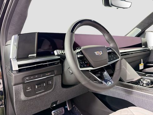 Used 2025 Cadillac Escalade V AWD/4WD image 9