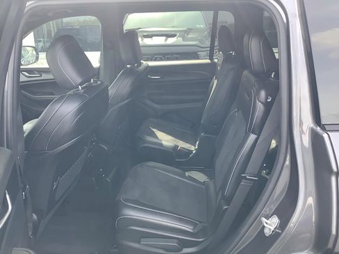 Certified 2024 Jeep Grand Cherokee L Laredo image 9