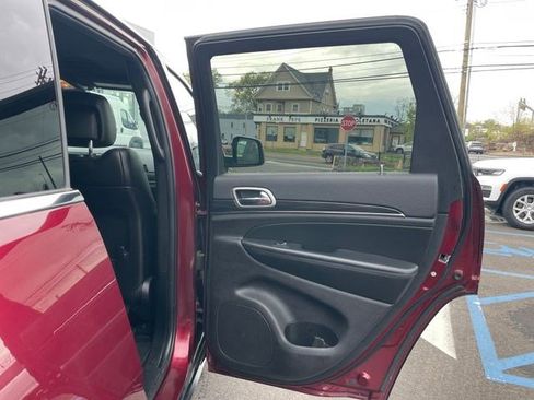 Used 2020 Jeep Grand Cherokee Limited AWD/4WD image 17