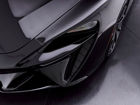 Used 2026 McLaren Artura RWD image 35