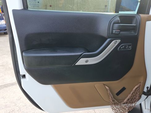 Used 2015 Jeep Wrangler Sahara w/ Connectivity Group image 10