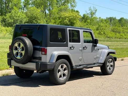 Used 2016 Jeep Wrangler Unlimited Sahara w/ Dual Top Group AWD/4WD image 10