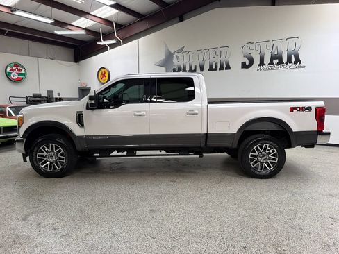 Used 2017 Ford F250 Lariat w/ Lariat Value Package AWD/4WD image 3