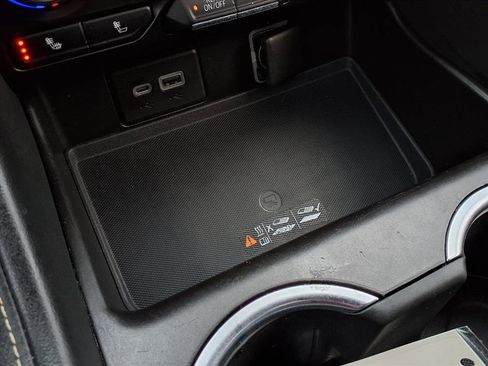 Used 2021 Chevrolet Suburban LT w/ LT Signature Package image 16