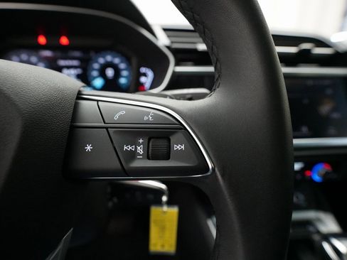 Used 2025 Audi Q3 2.0T Premium image 19